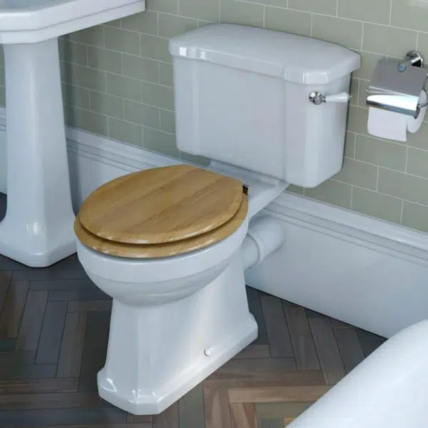 Westbury Traditional Close Coupled Toilet & Oak MDF Soft Close Seat